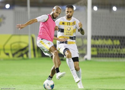 الأحمدي وداكوسطا يطاردان الفوز في كأس محمد السادس