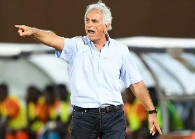 حكيمي يدافع عن خاليلودزيتش ويؤكد صحة ملاحظته