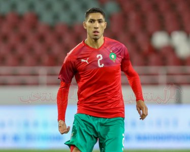 وحيد يلعب بحكيمي جناحا وزياش صانع ألعاب