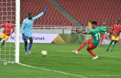 المحليون يكتفون بثلاثية في الشباك الغينية