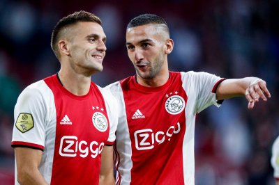 الإنتصار يقرب زياش من الدور الموالي