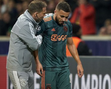 مدرب أجاكس يكشف خطورة إصابة المغربي لبيض