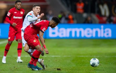 وتوقفت افراح حارث