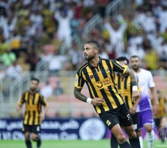 داكوسطا يرد على إدارة الاتحاد بهدف في كأس الملك