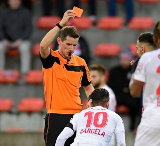 كارسيلا وأول طرد هذا الموسم