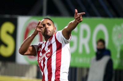 العرابي يستعرض العضلات بثنائية جديدة