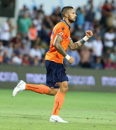 داكوسطا ينضم إلى غلطة سراي لمدة سنة ونصف!