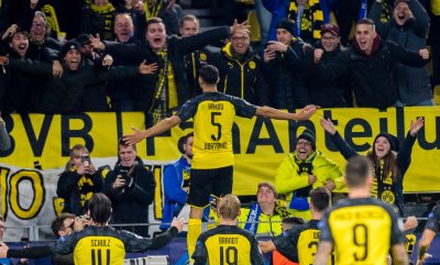 بروسيا دورتموند يعتبر حكيمي فخر العرب