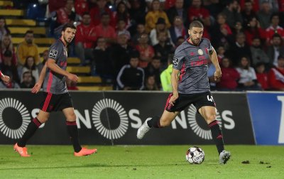 تاعرابت يعود بقوة ويهرب بالصدارة