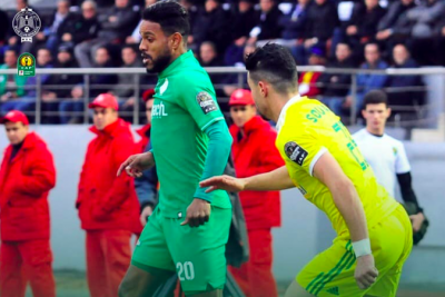 حكم مباراة الرجاء والشبيبة يخرج تحت حراسة أمنية