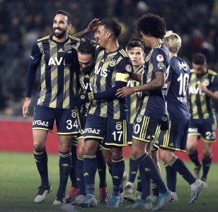 درار انتشى بالقمة الحاسمة