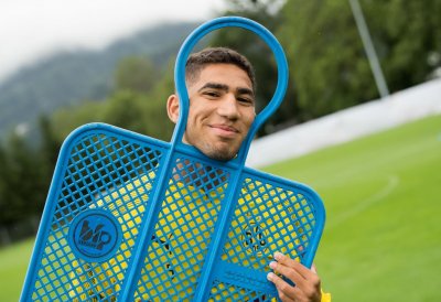 ثلاثي برشلونة في عقل حكيمي