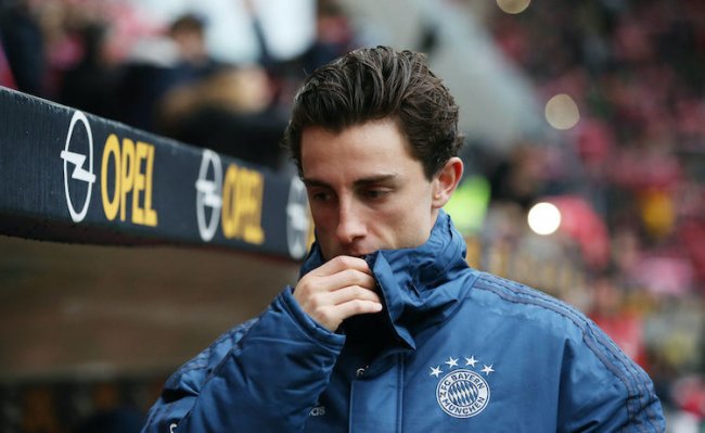 أودريوزولا يتسبب في إصابة قوية لزميله الكرواتي إيفان بيريسيتش