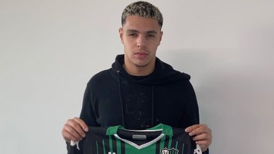 عربات وأول عقد إحترافي مع ساسولو