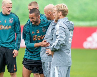 تين هاغ: هذا موعد عودة زياش للملاعب