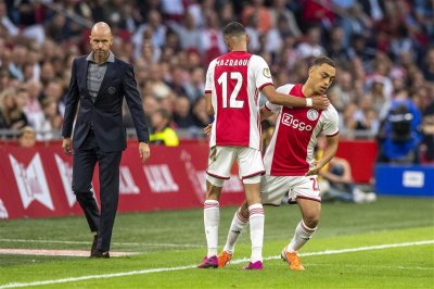 مدرب اجاكس: معركة مزراوي وديست لم تنته بعد لأي طرف