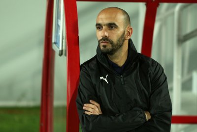 الركراكي سعيد ببدايته الآسيوية