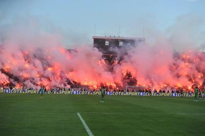 الشغب يضرب كلاسيكو الجيش والرجاء