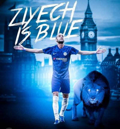 رسميا زياش يحمل القميص الأزرق