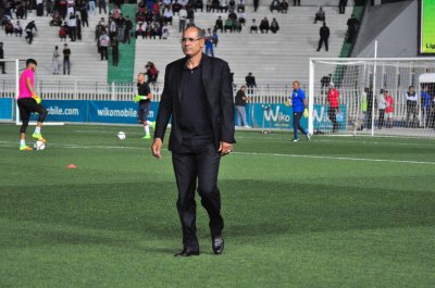 فريق جزائري كبير يفاضل بين الطوسي والزاكي