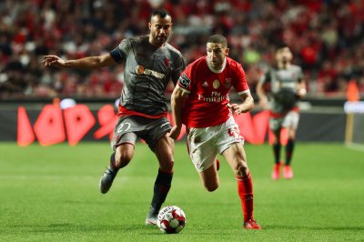 هدية تاعرابت تعيد بنفيكا للصدارة