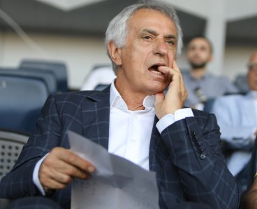 الناخب الوطني يتابع مباراة الوداد