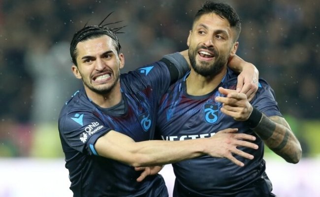 داكوسطا يضيع فرصة الإنفراد بالصدارة