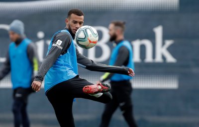 بوسفيان يمدد عقده مع مالقا حتى 2022