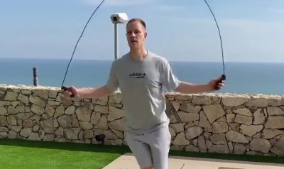 أسطح المنازل تحولت لملاعب صغيرة