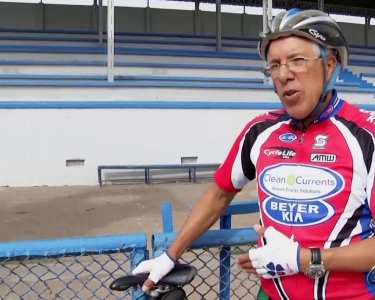 أسطورة الدراجات ل   المنتخب : بقرار منك ستحمي الجميع