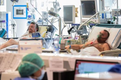 إيطاليا تبكي ضحايا ڤيروس كورونا في نهاية شهر مأساوي