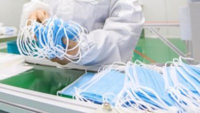 كوڤيد 19: شاب من الحسيمة يصنع كمامات ويوزعها على المسنين والعجزة