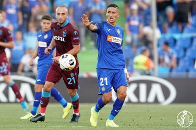 تقارير  المنتخب : فيصل فجر.. يعيش حجرا منسيا وصحيا ونفسيا