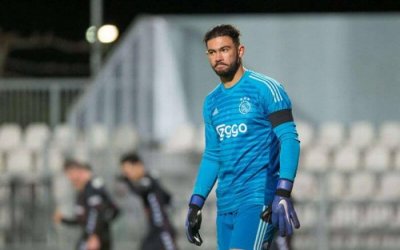 أجاكس يفتح باب الرحيل لحارسه المغربي