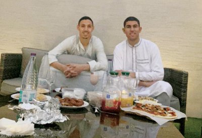 المحمدي وعطوشي يطبخان في انتظار رخصة السفر!