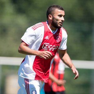 فريق هولندي يطلب خدمات لبيض