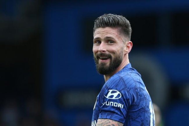 تشيلسي يمدد عقد المهاجم أوليفيي جيرو