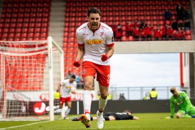 الغديوي يتجاوز النجم ماريو غوميز