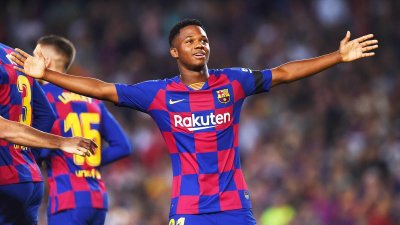 عرض مغري لموهبة البارصا فاتي وجورج مينديش إلتقى بأسرة اللاعب