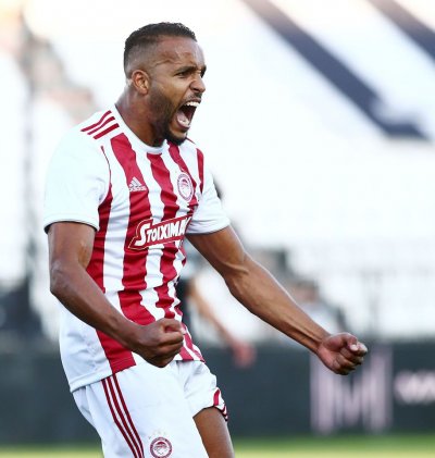 يوسف العرابي يرد على الشائعات