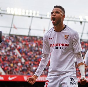 النصيري يواجه برشلونة بذكريات خاصة