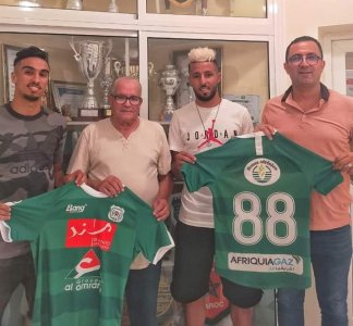 الدشيرة تشمر عن سواعدها وتستهل الميركاطو الصيفي بالتمديد