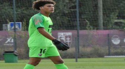 عروض إنجليزية وتركية تتقاطر على موهبة مغربية في حراسة المرمى