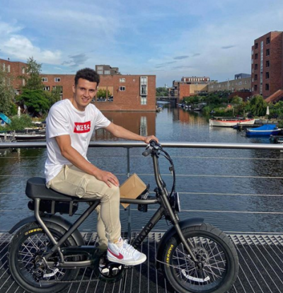 ماذا يفعل أسامة الإدريسي في إسبانيا؟