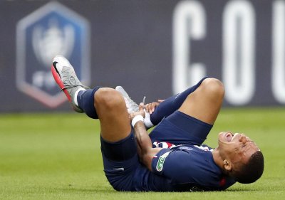 إصابة مبابي تثير قلق الباريسيين قبل موقعة الأبطال أمام أتالانتا