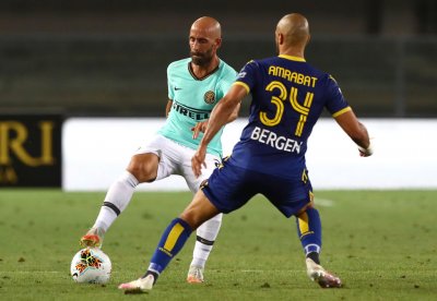 لاعب هيلاس فيرونا السابق يتغنى بأمرابط