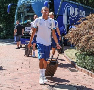 حارث ومنديل يواصلان التدريبات في معسكر شالك رغم  كورونا !