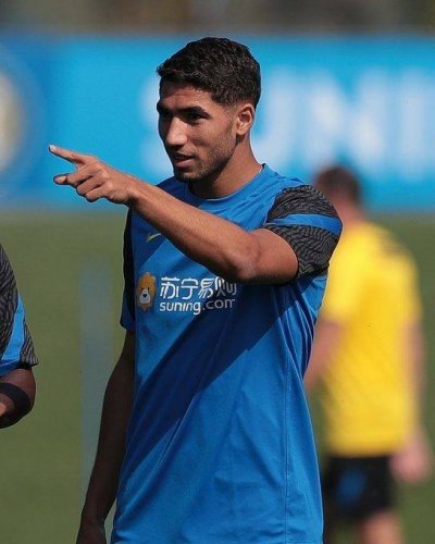 حكيمي يختار رقمه الجديد