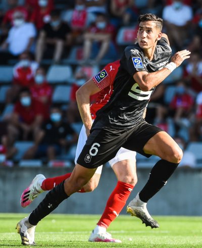 مدافع الأسود ثالث أفضل لاعب وهذا تنقيطه في مباراة نيم