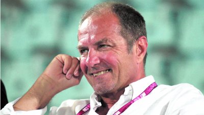 حصري.. بيرنار سيموندي يعدل لائحة المنتخب الأولمبي